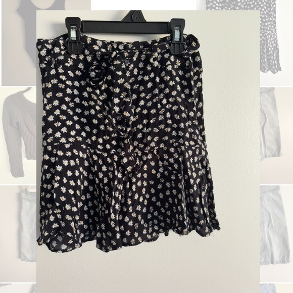 Black flower mini skirt with belt - Picture 2 of 2